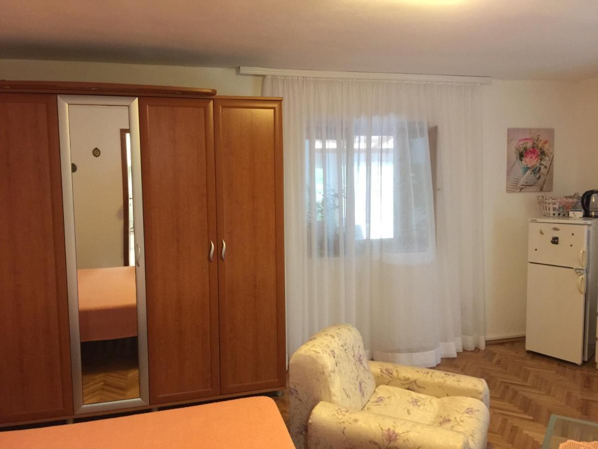 Apartmani Rukonic Aleksandar Nerezine Exterior foto