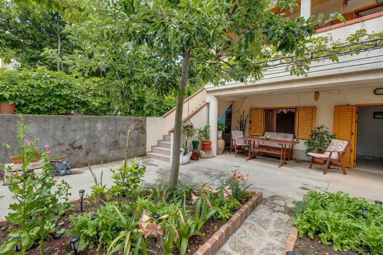 Apartmani Rukonic Aleksandar Nerezine Exterior foto